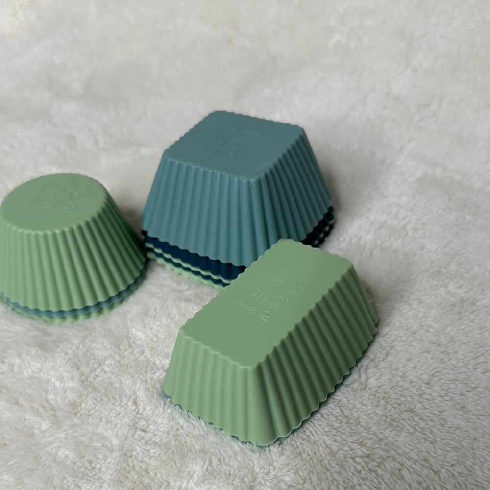 Set of 10 Silicone Bento Box or Baking Cups in Green and Blue Varied Sizes EUC - Picture 11 of 11